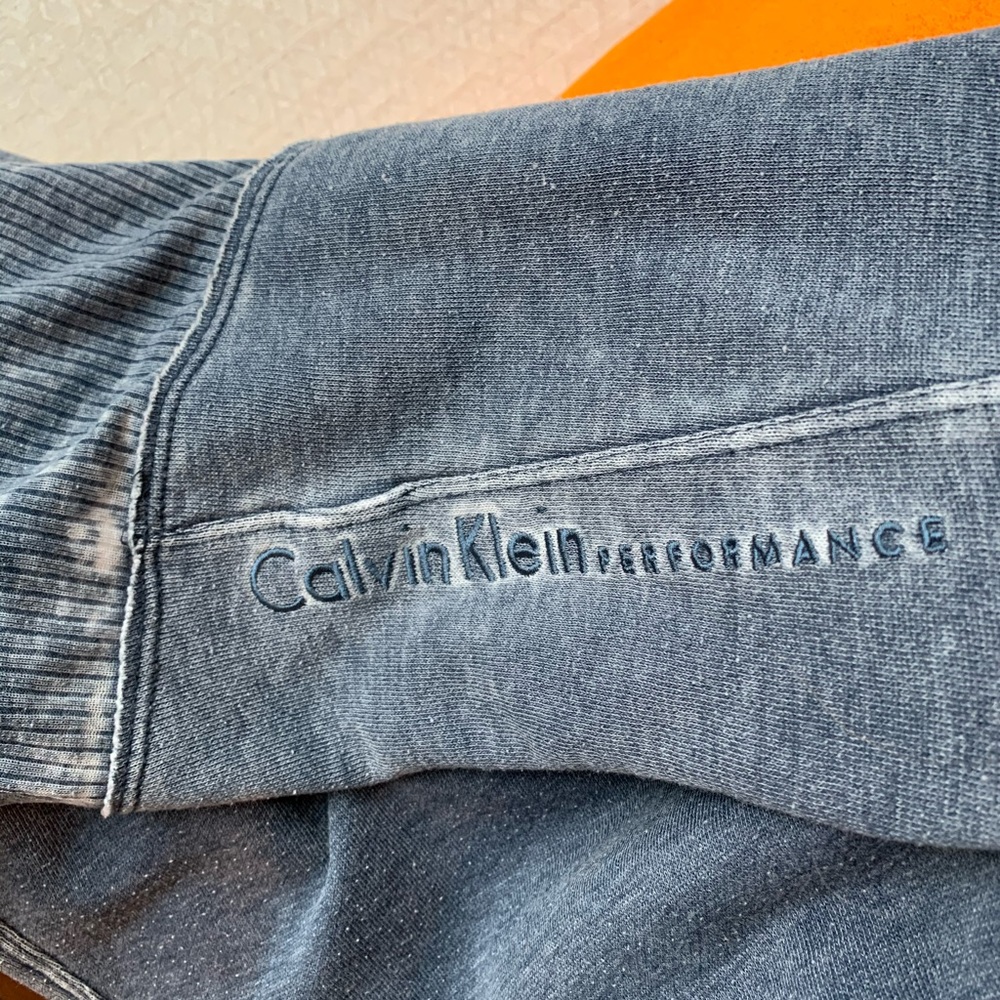 VINTAGE CALVIN KLEIN SWEATER - Picture 2 of 2